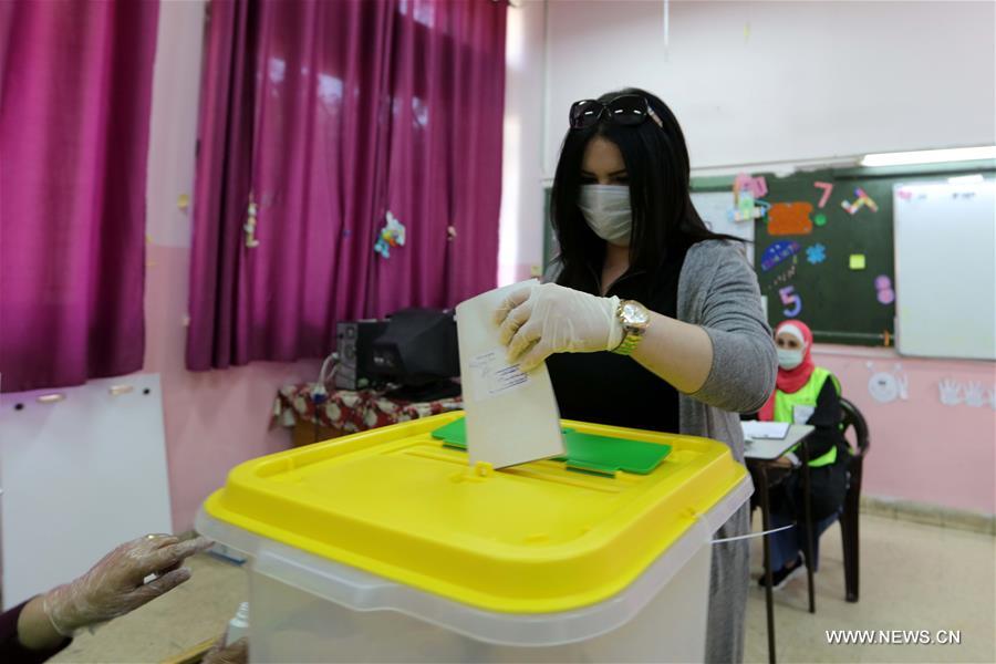 انتهاء عملية الاقتراع لانتخابات أعضاء مجلس النواب الأردني بنسبة 29.9 بالمائة