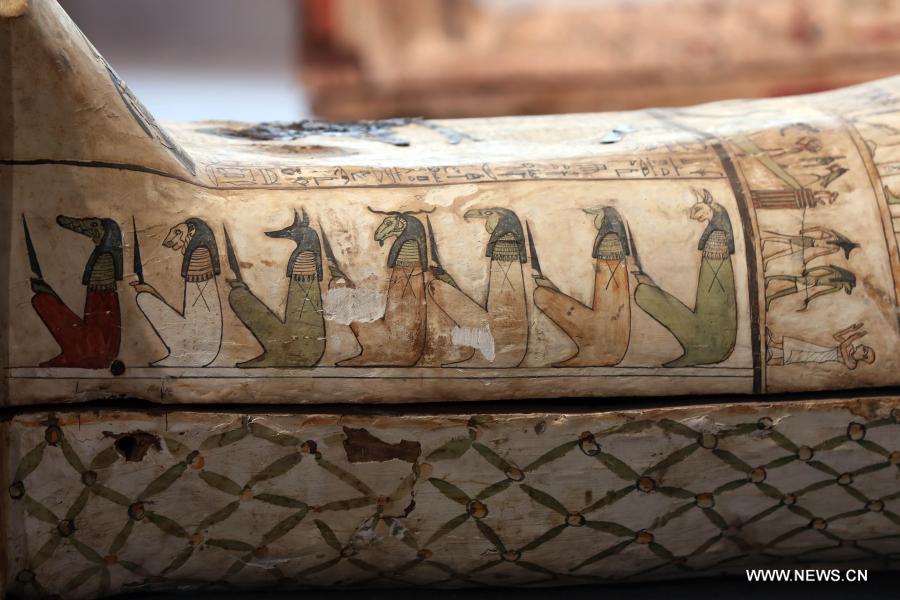 تقرير إخباري: 100 تابوت وعشرات التماثيل في كشف أثري ضخم في مصر