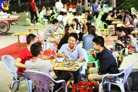 تقرير: تحول معدل نمو إيرادات قطاع المطاعم في الصين إلى إيجابي للمرة الأولى هذا العام