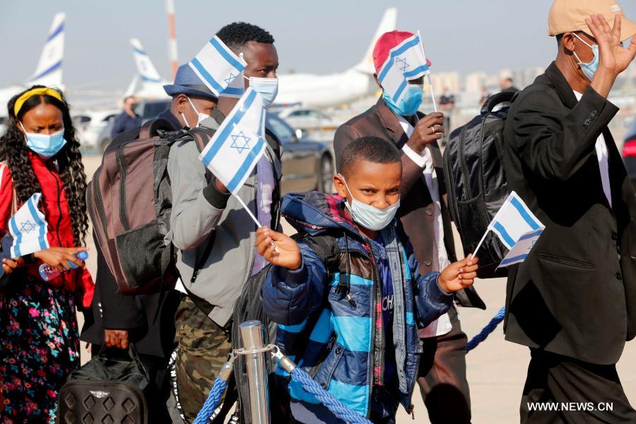 وصول أكثر من 300 مهاجر يهودي من إثيوبيا إلى إسرائيل