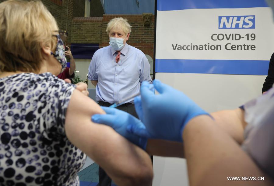 انطلاق برنامج التطعيم الجماعي ضد كوفيد-19 في بريطانيا