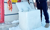 لا يصدق!" ثلاجة حقيقية" من مكعبات الجليد ذاع صيتها على الإنترنت