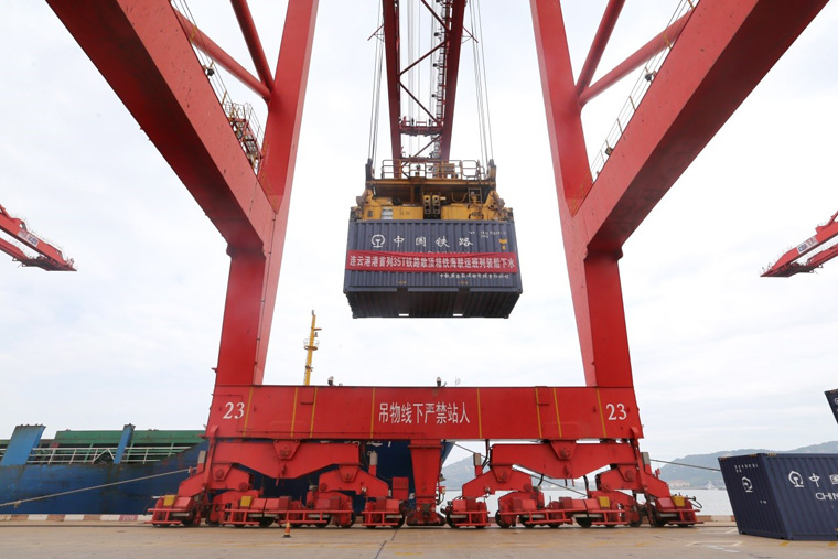 القناة البرية-البحرية الجديدة تضفي طاقة حركية جديدة في غرب الصين