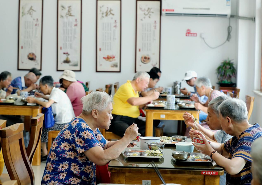 المقاصف المجتمعية تسهم إلى حد كبير في رفع معيشة الشعب بالصين