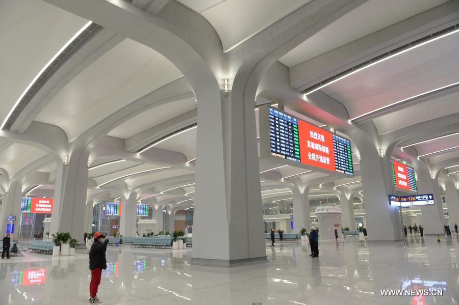 افتتاح خط سكة حديد جديد بين بكين و