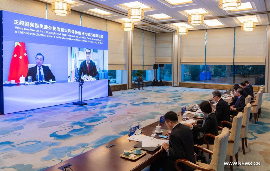 وزير الخارجية الصيني يلتقي نظيره الإيطالي عبر رابط فيديو