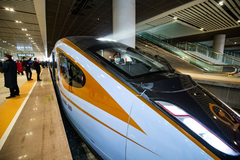 القطارات السريعة تضخ حيوية جديدة في تنمية الأقاليم الغربية الصينية