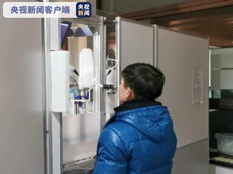 مدينة شنيانغ تختبر روبوتا لأخذ عينات الحمض النووي