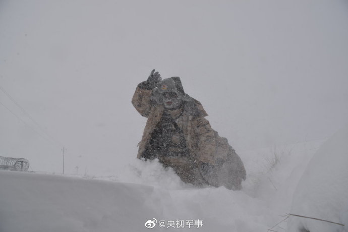 الدوريات الحدودية وسط العواصف الثلجية في شينجيانغ