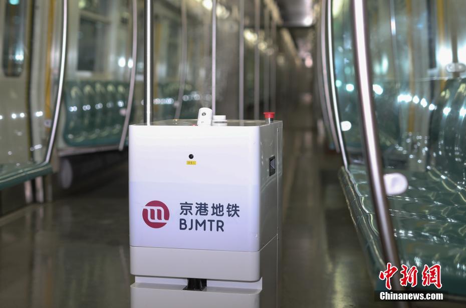 خط مترو بكين 4 يستخدم روبوت تعقيم ذاتي الحركة