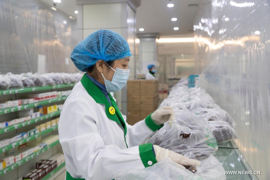 استخدام الطب الصيني التقليدي في علاج الحالات المصابة بكوفيد-19 في شمال شرقي الصين