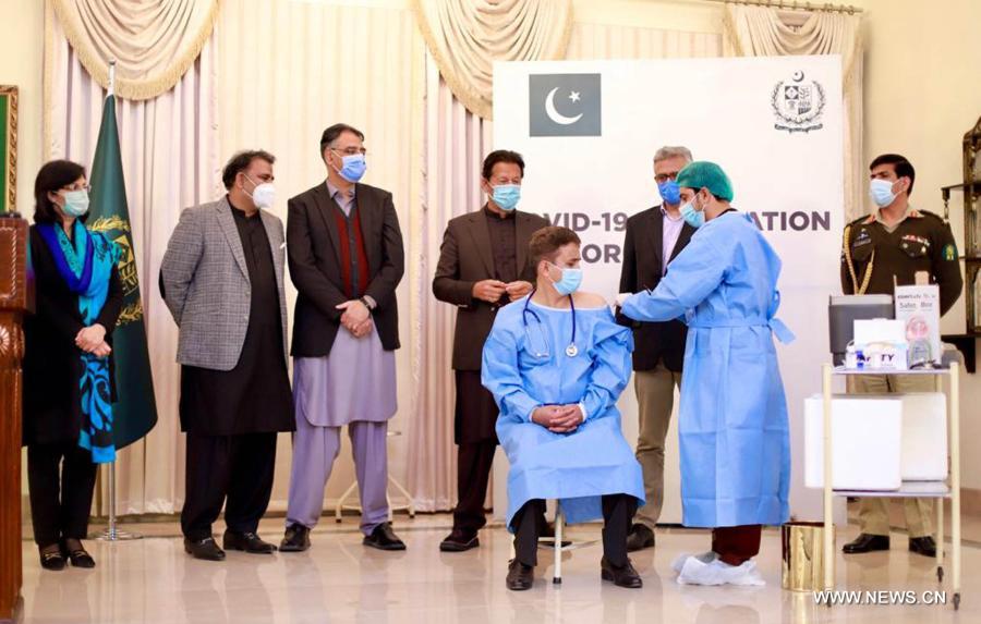 باكستان تبدأ تطعيم مواطنيها ضد كوفيد-19 بلقاحات صينية