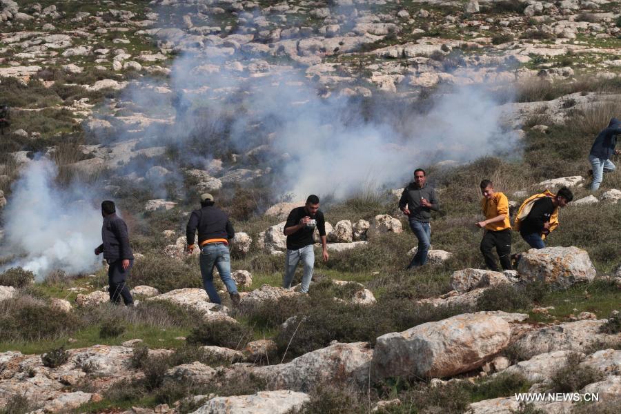 اصابات في مواجهات بين فلسطينيين والجيش الإسرائيلي بالضفة الغربية