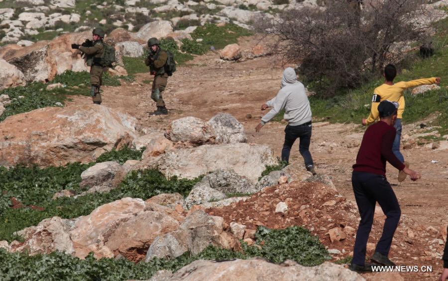 اصابات في مواجهات بين فلسطينيين والجيش الإسرائيلي بالضفة الغربية