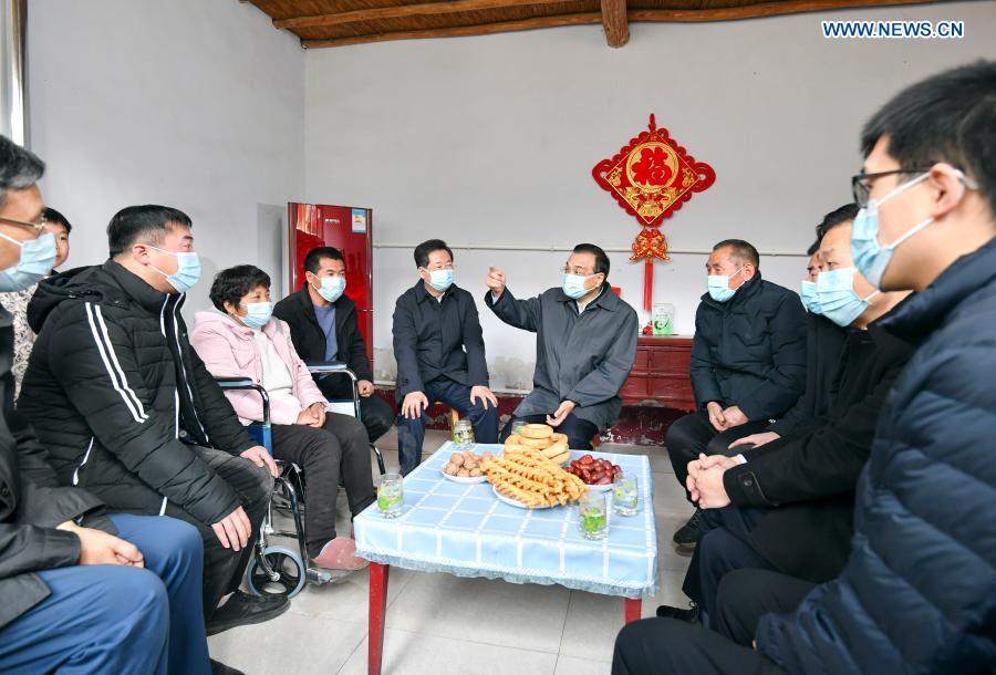 رئيس مجلس الدولة الصيني يشدد على بذل جهود لتحقيق الفائدة للشعب