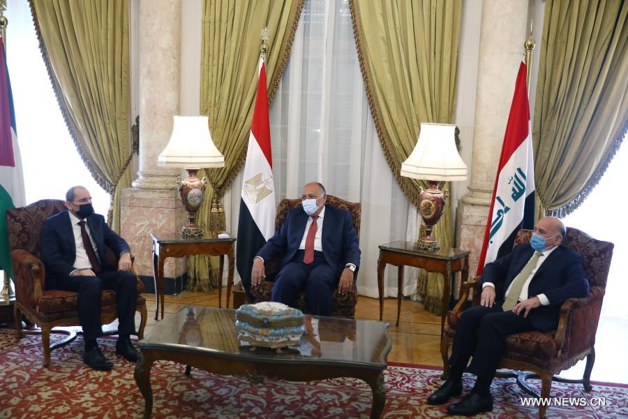 وزراء خارجية مصر والأردن والعراق يبحثون تعزيز التعاون المشترك وتطورات الأوضاع السياسية بالمنطقة
