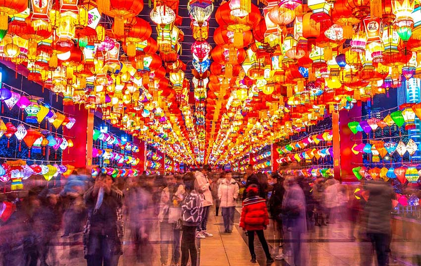 لاستقبال عيد الربيع ...مهرجانات الفوانيس الملونة تنطلق في جميع أنحاء الصين