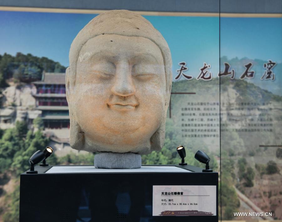 عرض رأس حجري لبوذا في بكين بعد استعادته من اليابان مؤخرا