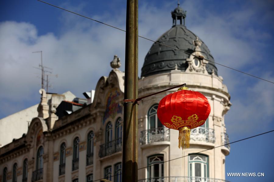 الناس في العالم يحتفلون بالعام الصيني الجديد متمنين الخير للجميع بهذه المناسبة