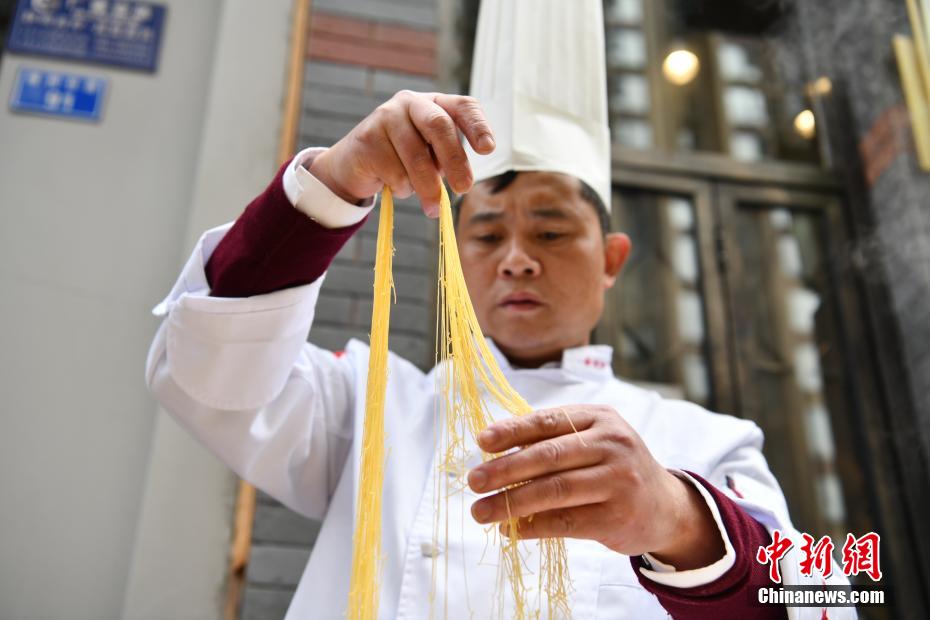 معكرونة الخيوط الذهبية، أحد أقدم الأطباق بمقاطعة سيتشوان