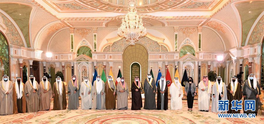 الحكومة الكويتية الجديدة تؤدي اليمين الدستورية أمام أمير البلاد