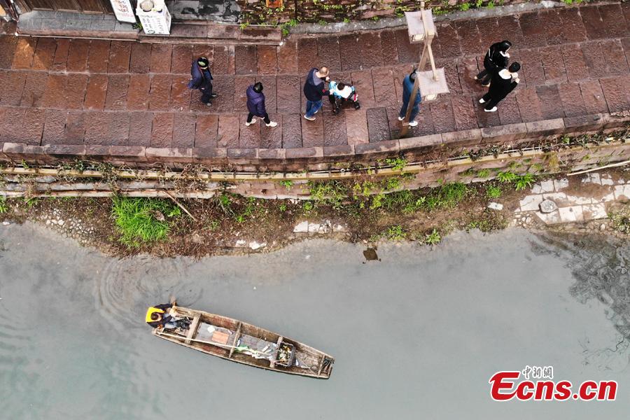 بلدة فنغهوانغ بهونان، مدينة قديمة تأسست على ضفاف نهر