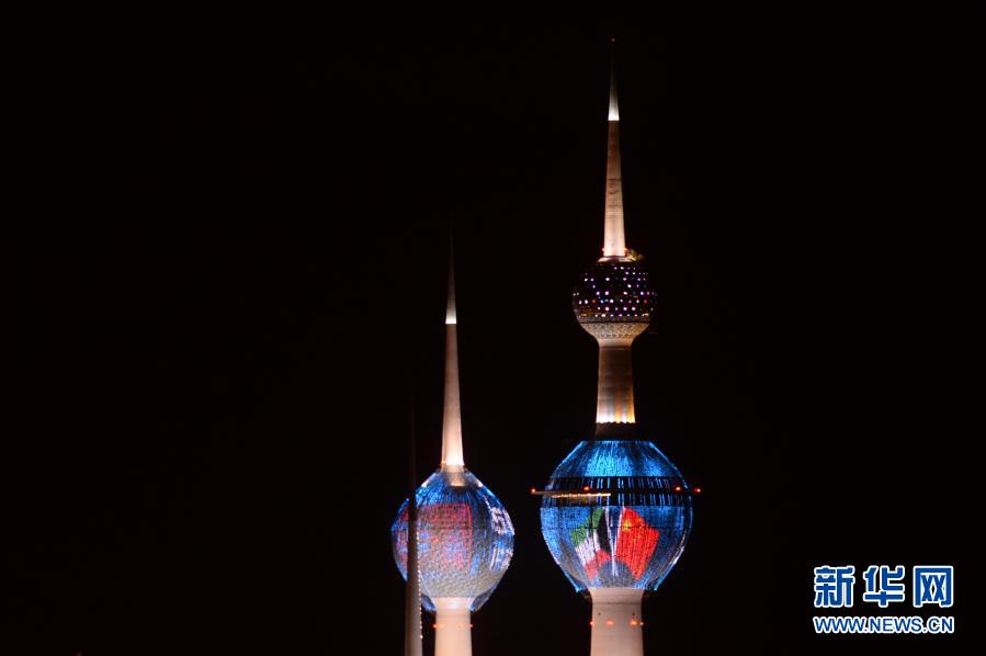 بمناسبة الذكرى الخمسين للعلاقات بين البلدين، أبراج الكويت تضيء بالعلمين الصيني والكويتي