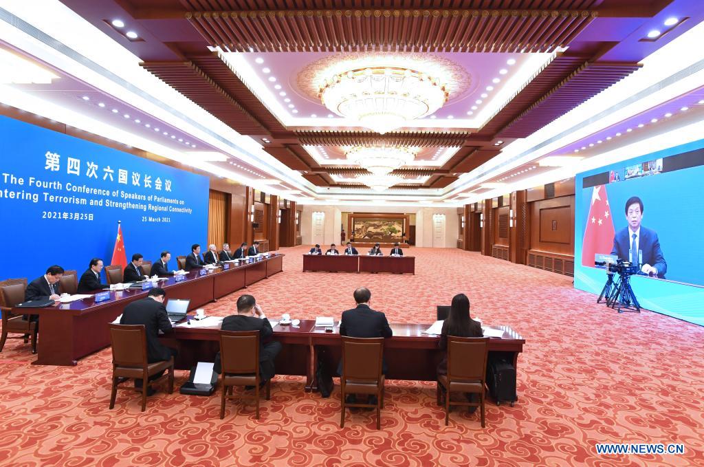 كبير المشرعين الصينيين يحضر مؤتمرا لرؤساء برلمانات ست دول