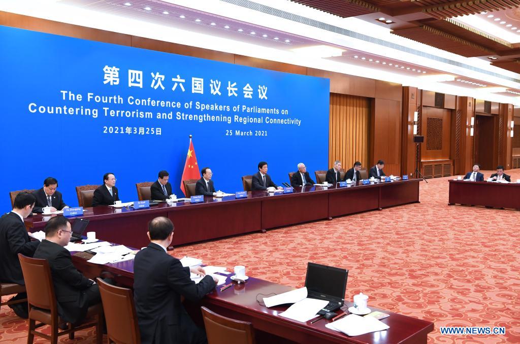 كبير المشرعين الصينيين يحضر مؤتمرا لرؤساء برلمانات ست دول