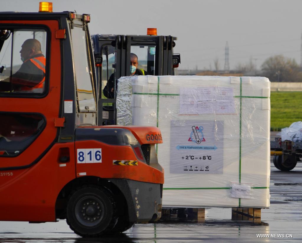 الدفعة الأولى من لقاحات كورونا الصينية تصل إلى أوزبكستان