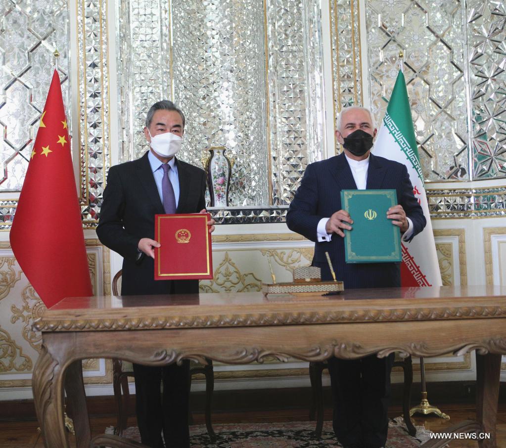 الصين وإيران توقعان اتفاقية لتعزيز التعاون الشامل