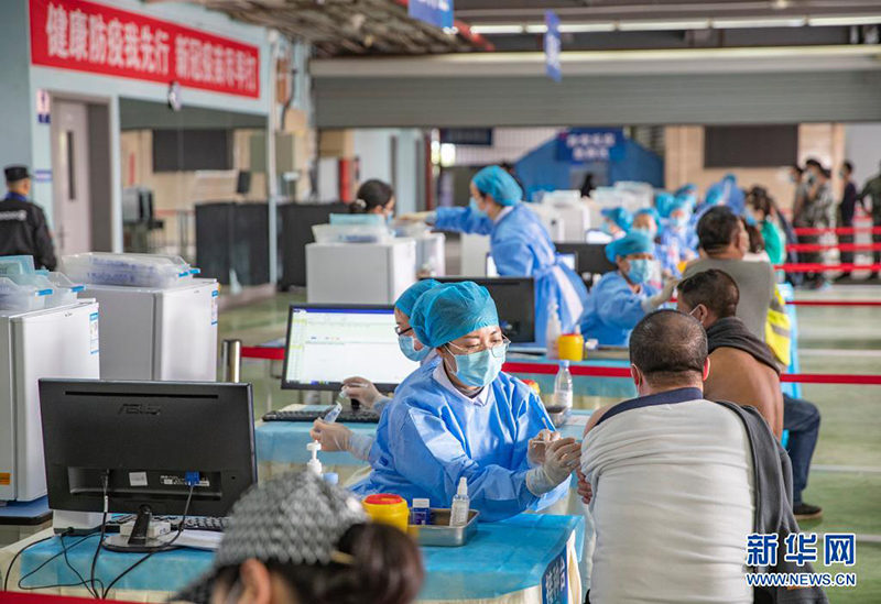 التطعيم بأكثر من 100 مليون جرعة من لقاح كوفيد-19 في أنحاء الصين