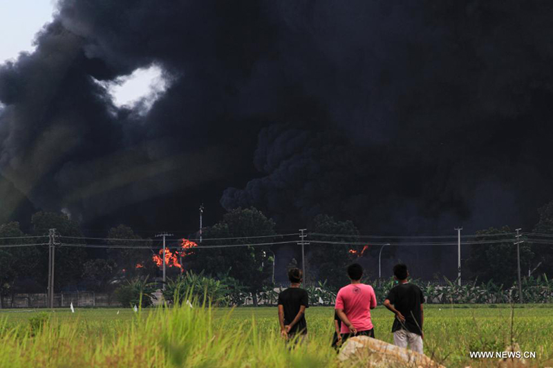 اندلاع حريق كبير في مصفاة نفط إندونيسية