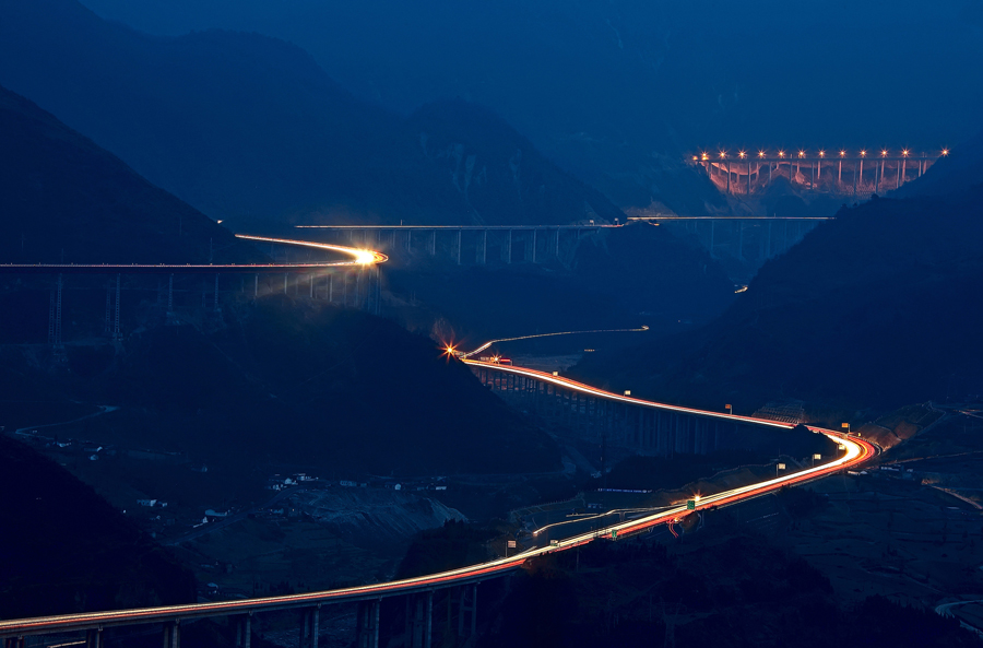بطول إجمالي يصل إلى 150 ألف كيلومتر، الطرق السريعة الصينية تمتلئ بالمناظر الطبيعية