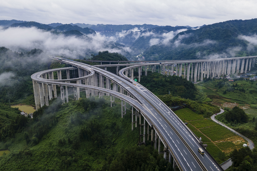بطول إجمالي يصل إلى 150 ألف كيلومتر، الطرق السريعة الصينية تمتلئ بالمناظر الطبيعية