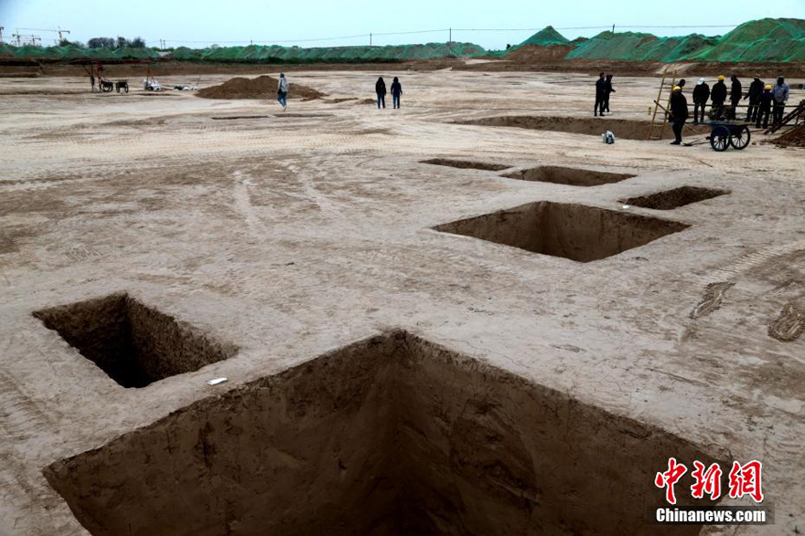 علماء آثار صينيون يعثرون على أكثر من 80 مرآة برونزية في مقبرة بشنشي