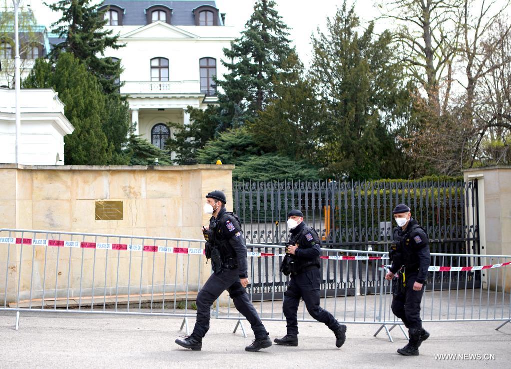 روسيا تطلب من سفارة التشيك تقليل عدد موظفيها ردا على إجراء مماثل