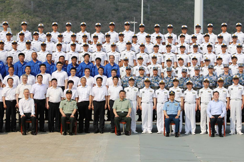 شي يحضر مراسم تشغيل سفن بحرية صينية