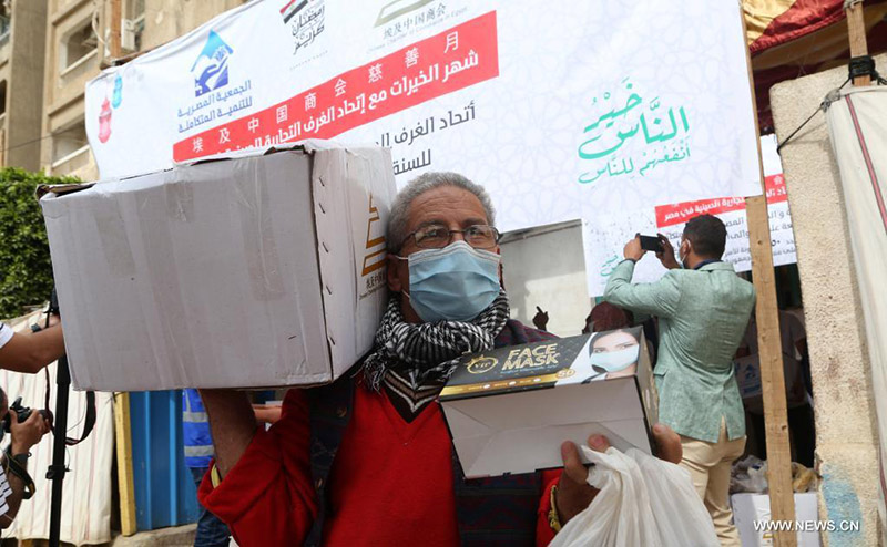 مقالة : شركات صينية بمصر تقدم عبوات غذائية للفقراء في شهر رمضان
