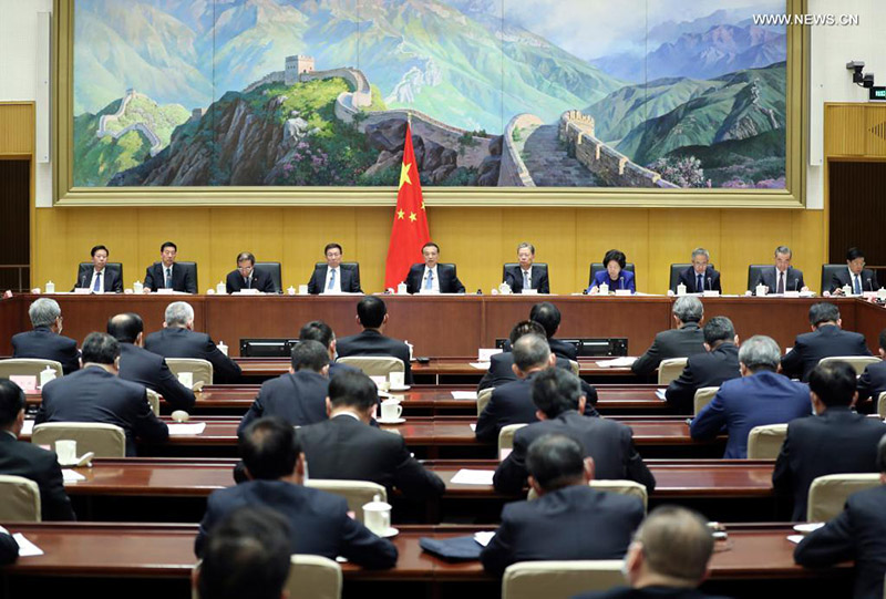رئيس مجلس الدولة الصيني يحث على تعزيز مكافحة الفساد في الوكالات الحكومية