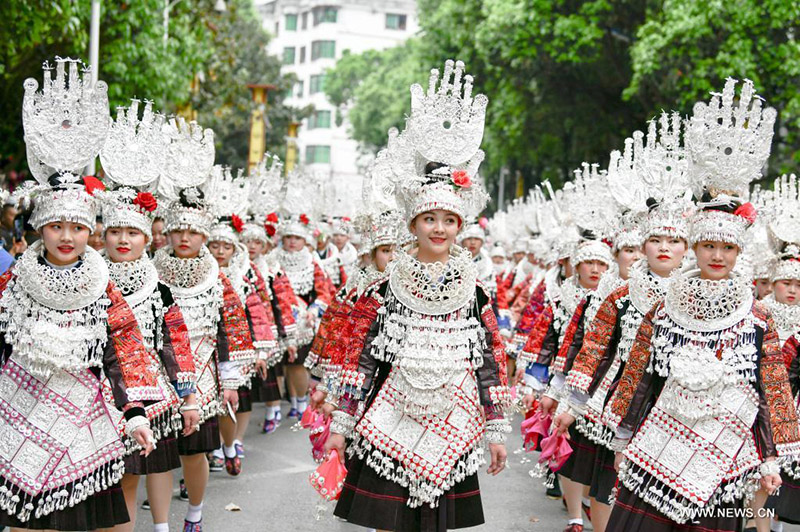 مهرجان الأخوات لقومية مياو في جنوب غربي الصين