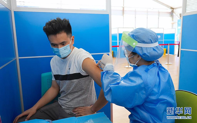 استخدام أكثر من 229 مليون جرعة لقاح (كوفيد-19) للتطعيم في جميع أنحاء الصين