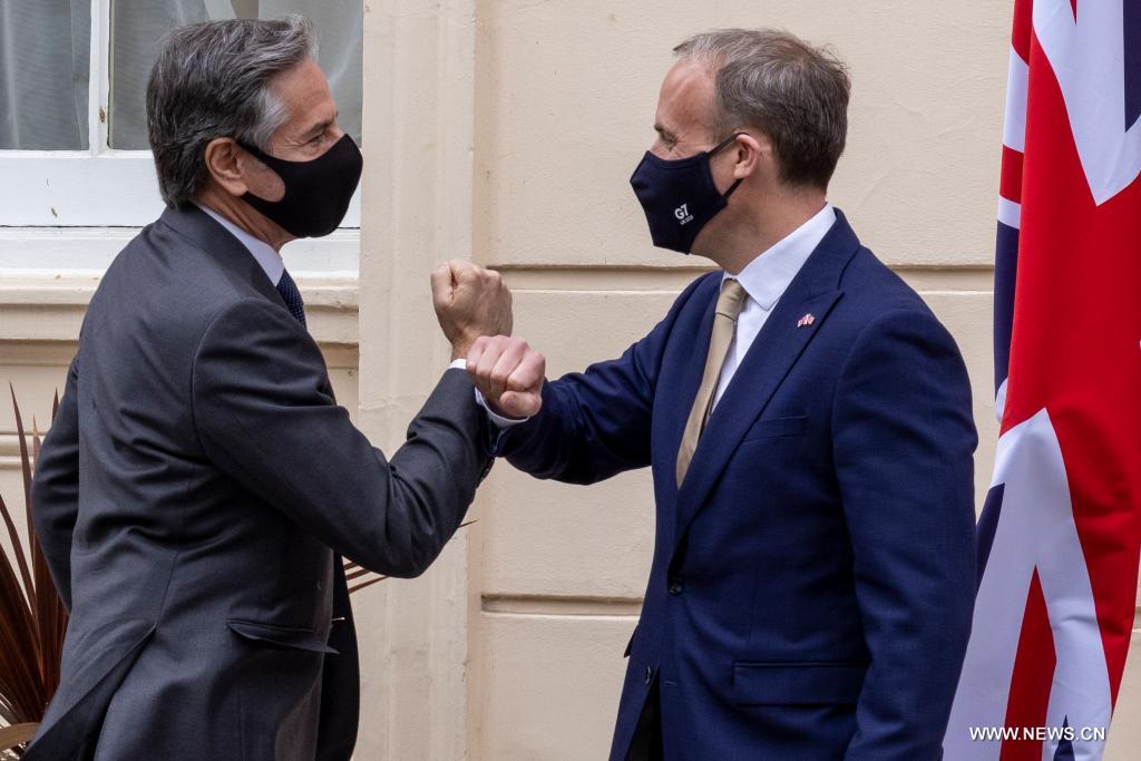 وزيرا الخارجية البريطاني والأمريكي يجتمعان للتباحث حول 