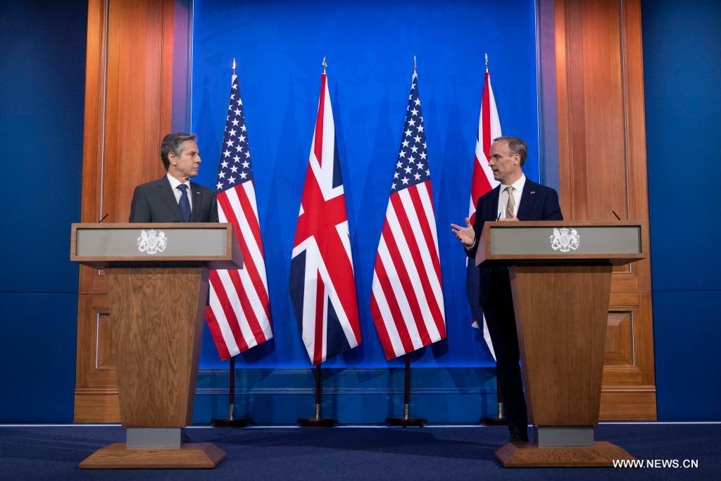 وزيرا الخارجية البريطاني والأمريكي يجتمعان للتباحث حول 