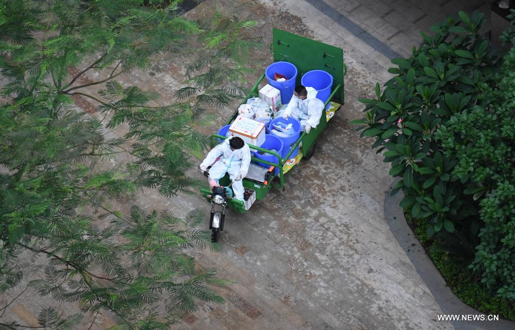 متطوعون يساهمون في مكافحة كوفيد-19 في مقاطعة قوانغدونغ جنوبي الصين