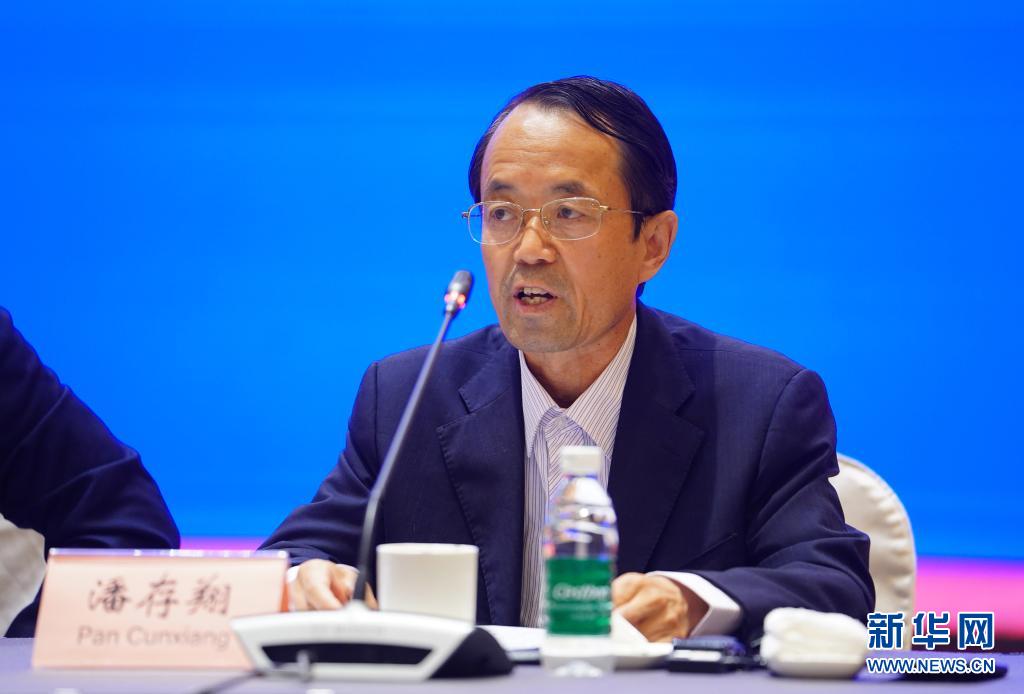 القادة الصناعيون والعمال والباحثون في شينجيانغ يصفون اتهام العمالة القسرية بأنه هراء