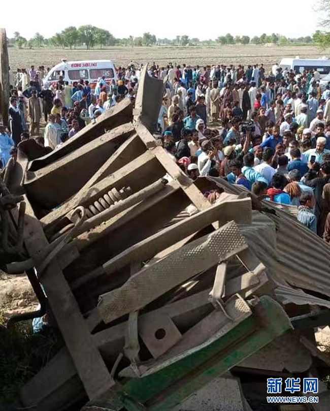 حصيلة ضحايا تصادم قطارين في جنوبي باكستان ترتفع إلى 36 قتيلا وأكثر من 50 مصابا