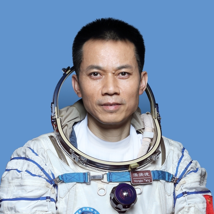 الصين تكشف عن رواد فضاء شنتشو-12 لبناء محطة الفضاء