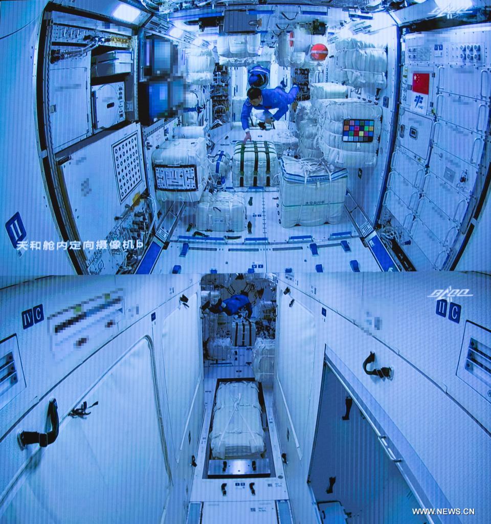 دخول رواد فضاء على متن سفينة الفضاء (شنتشو-12) إلى الوحدة الأساسية لمحطة الفضاء الصينية