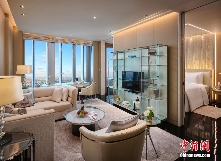 فندق السماء.. أطول فندق في العالم يفتتح رسميًا في شنغهاي